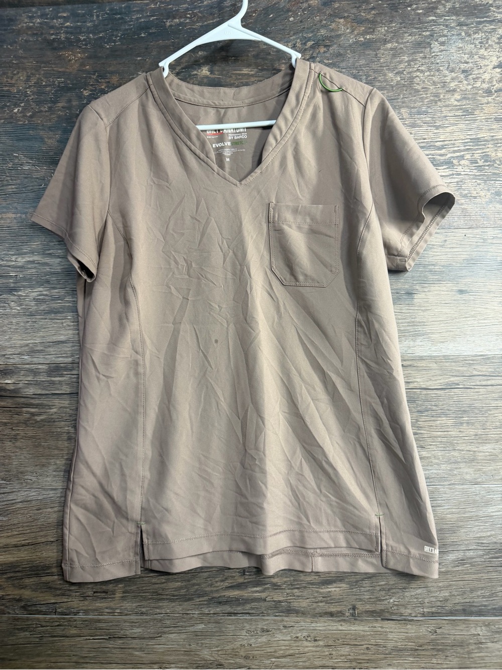 Grey's Anatomy Women's V-Neck Pocket Tee - Taupe